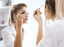 طریقه صحیح آرایش و رفع عیب هاى صورت