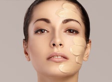 چرا کرم پودر روی صورت نمیخوابه و چه کنیم که کرم پودر روی صورت طبیعی به نظر بیاد